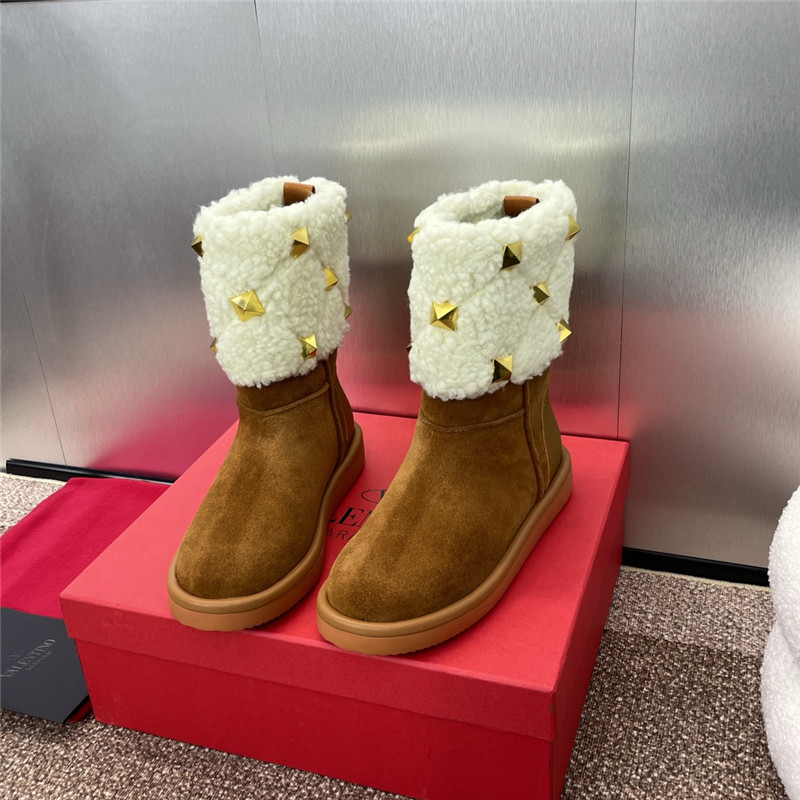 Va1e*ntin0 brown shearling studs suede ankle boots