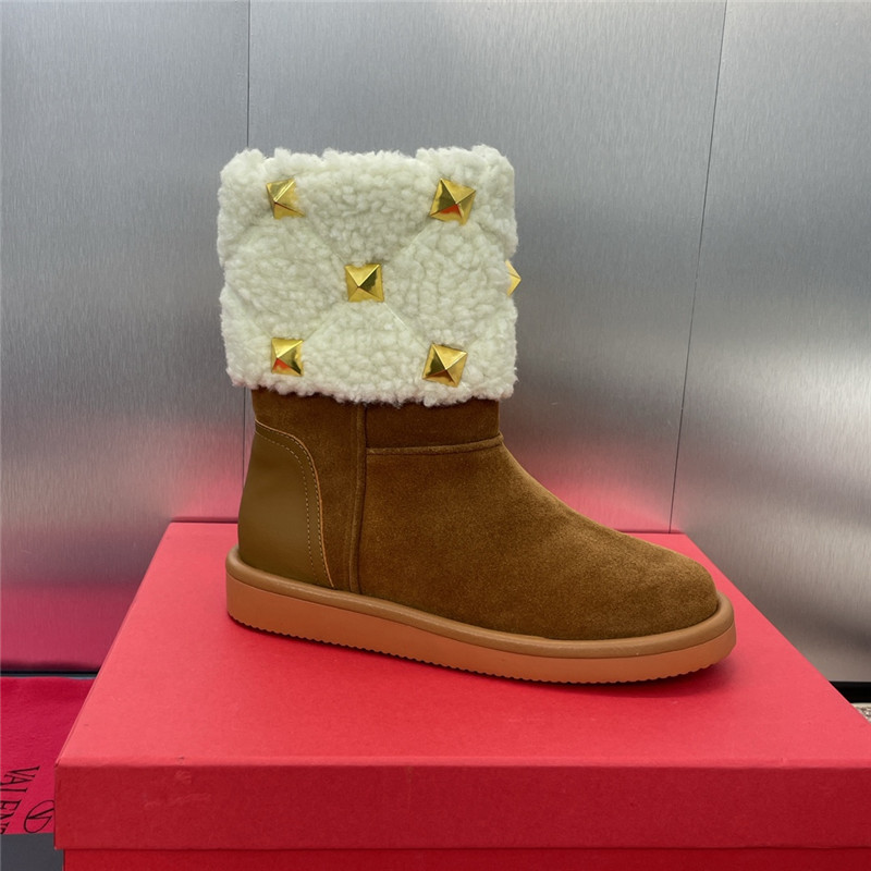Va1e*ntin0 brown shearling studs suede ankle boots