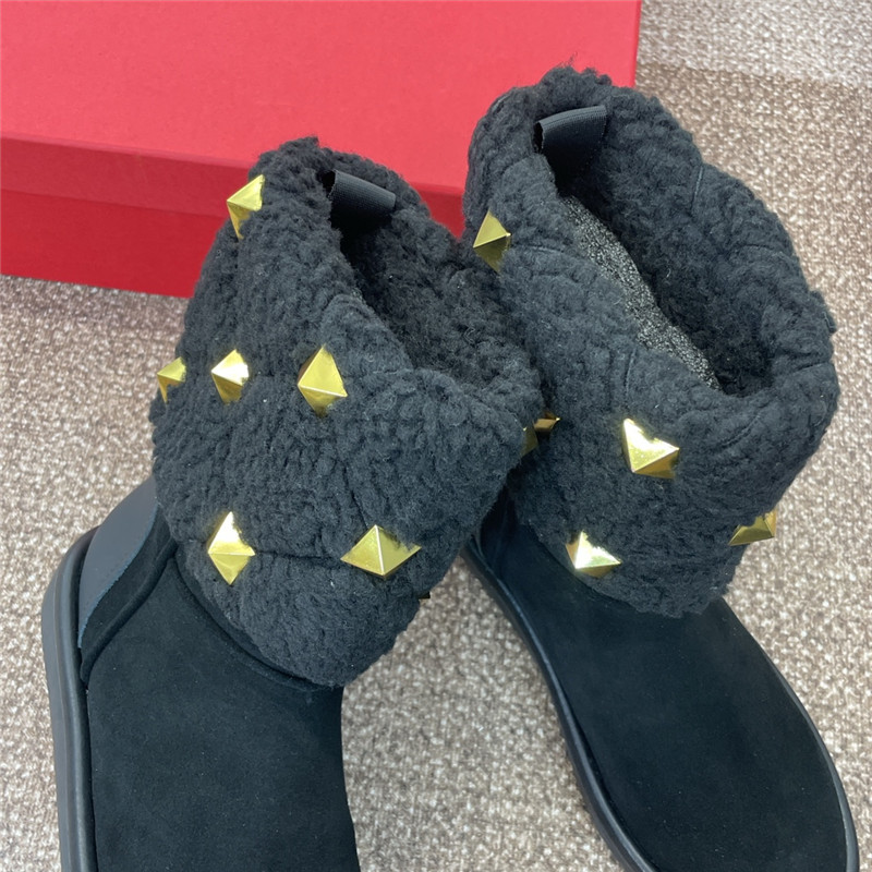 Va1e*ntin0 shearling studs suede leather ankle boots