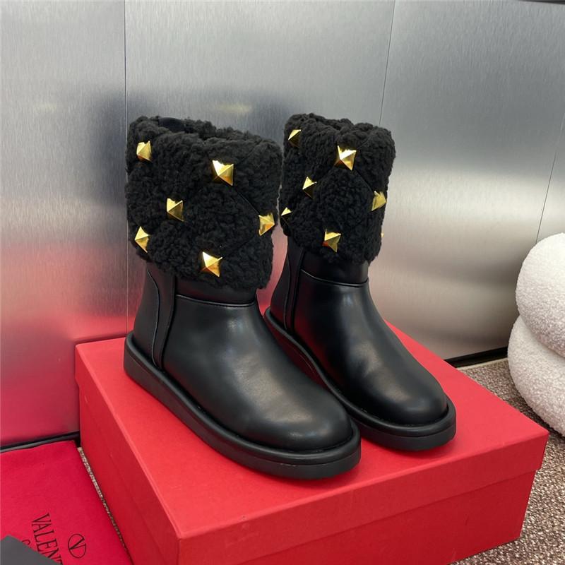 Va1e*ntin0 roman studs leather ankle boots