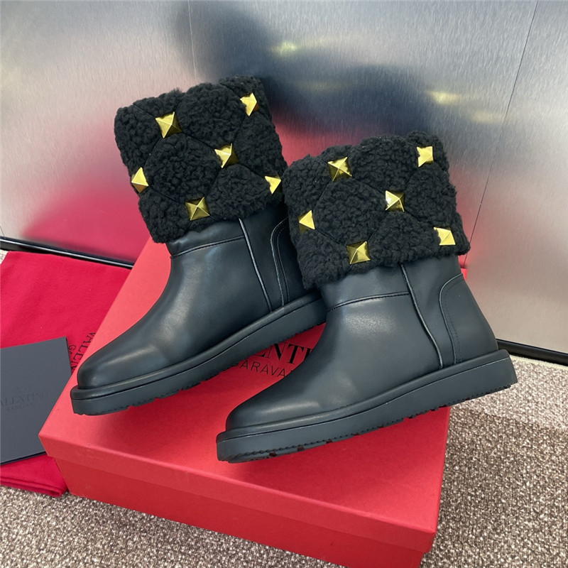 Va1e*ntin0 roman studs leather ankle boots
