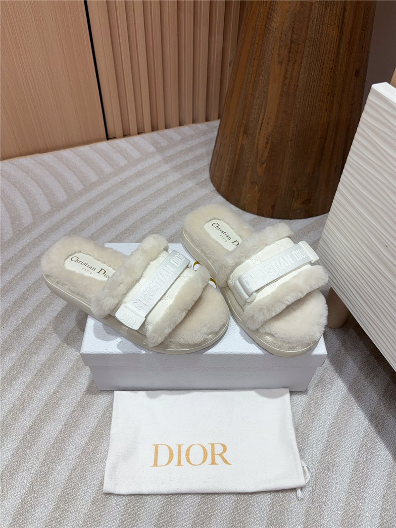 D10r evolution slides in white quilted leather & fur