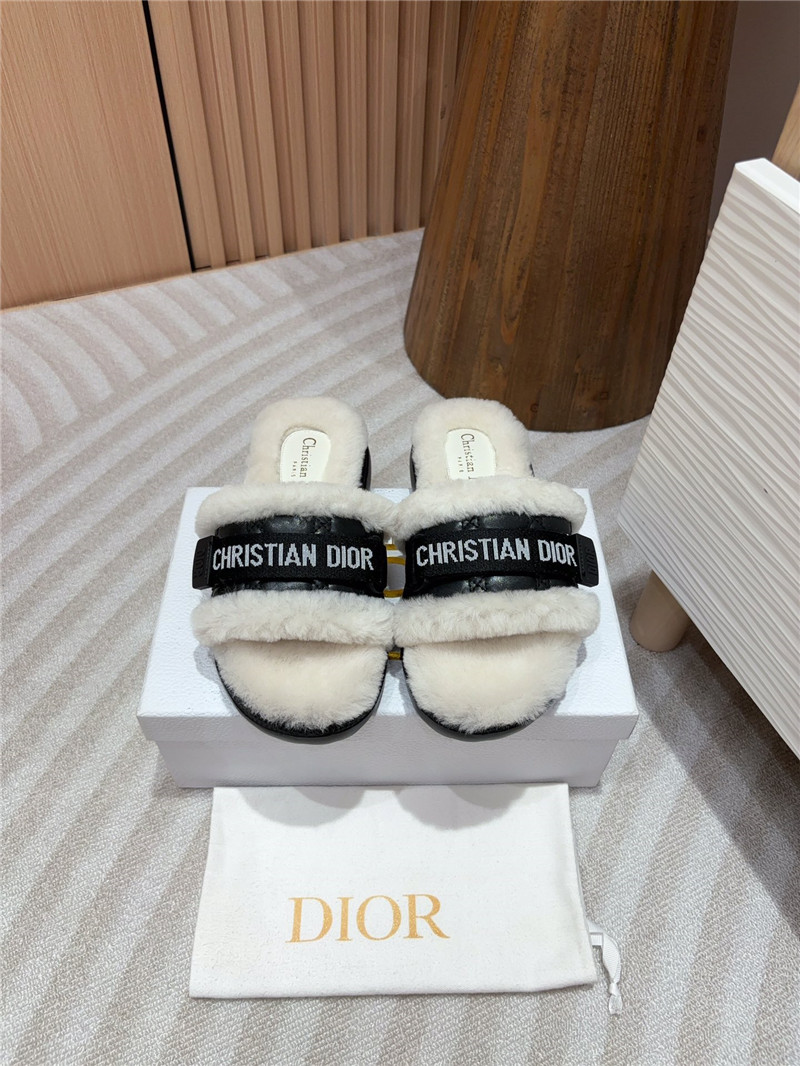 D10r evolution slides in black/white quilted leather & fur