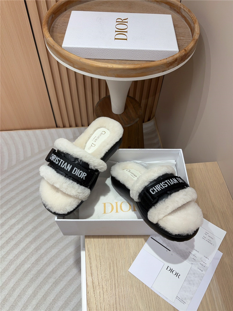 D10r evolution slides in black/white quilted leather & fur