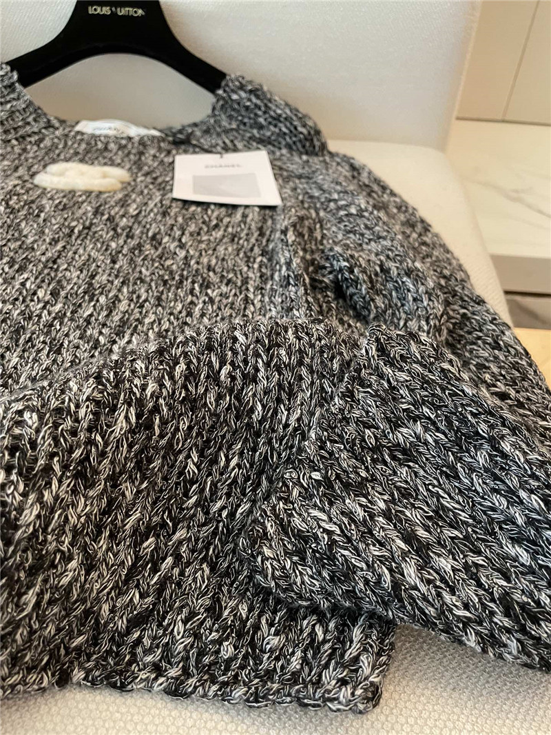 Ch**el logo applique rib-knit sweater in ash-grey