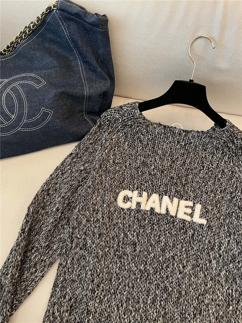 Ch**el logo applique rib-knit sweater in ash-grey