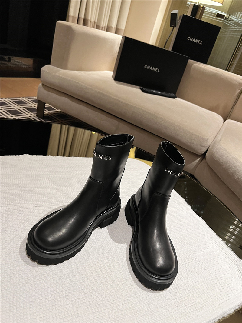 Ch**el women’s knight martin boots