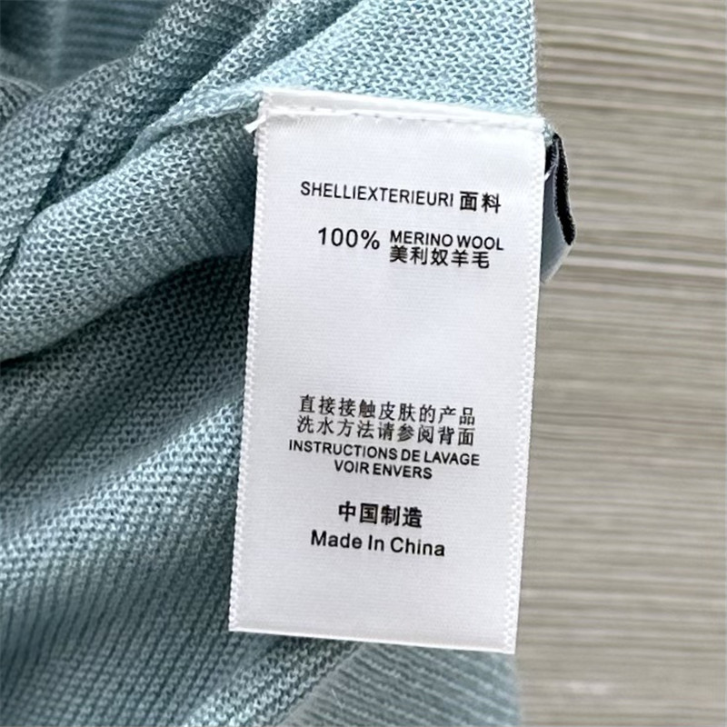 Y51 v-neck merino wool sweater cyan-blue