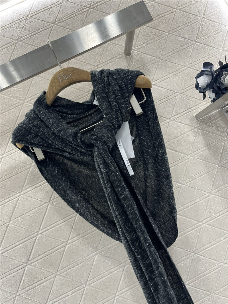 D10r wool knitted shawl