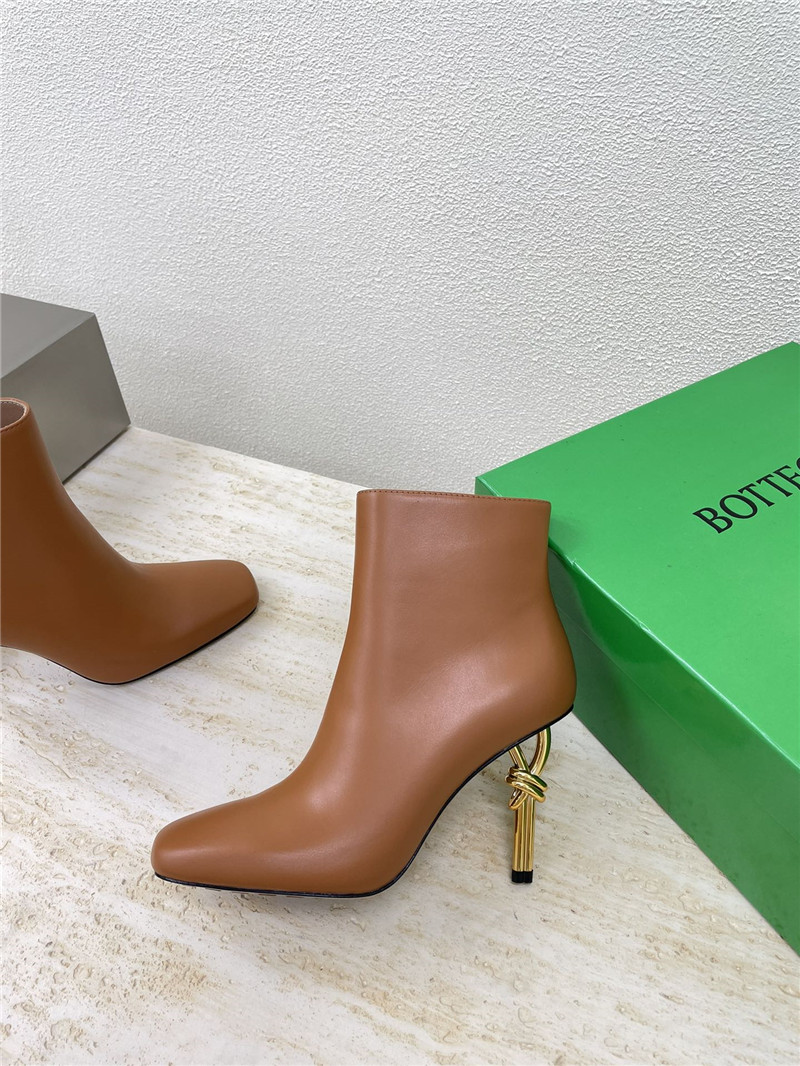 b0tt*ga Ven*ta brown sculpted heel ankle boots
