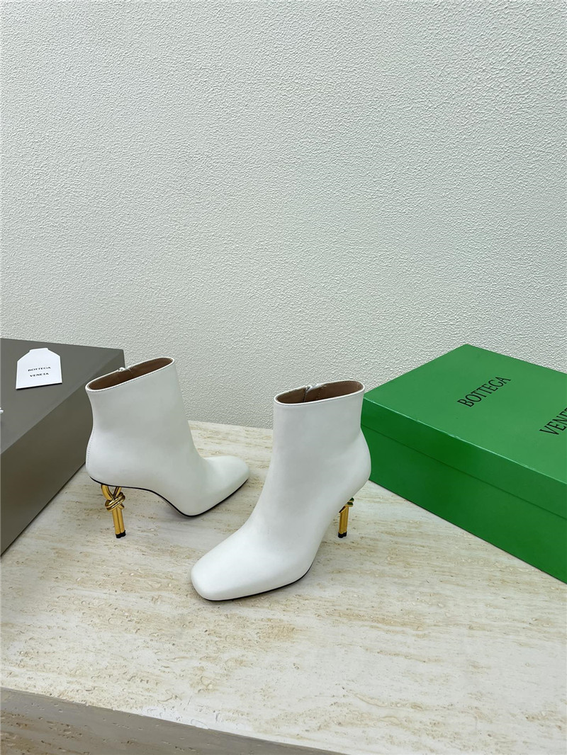 b0tt*ga Ven*ta off-white sculpted heel ankle boots