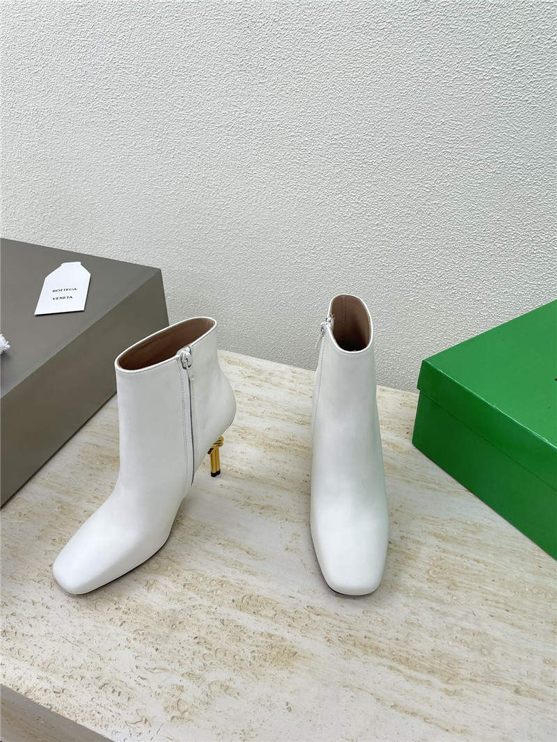b0tt*ga Ven*ta off-white sculpted heel ankle boots