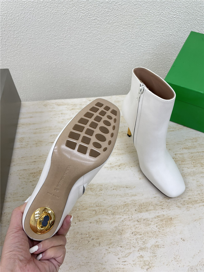 b0tt*ga Ven*ta off-white sculpted heel ankle boots