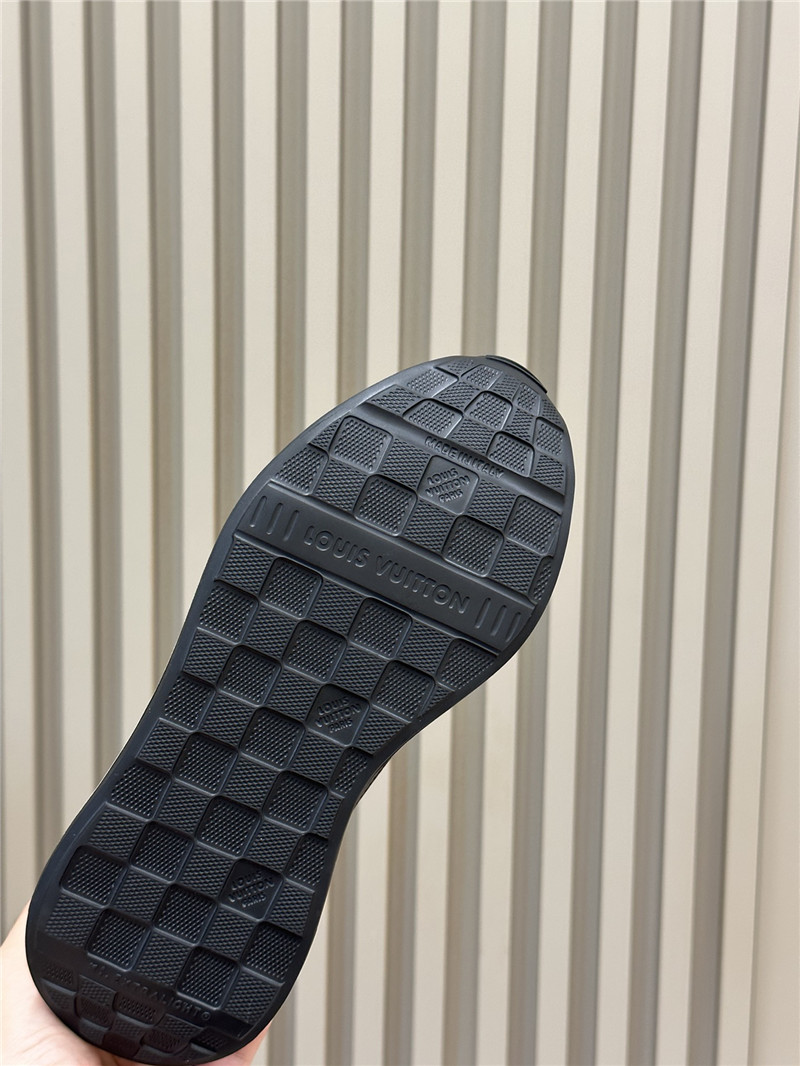 l0vis Vvtt0n neo run away sneakers black