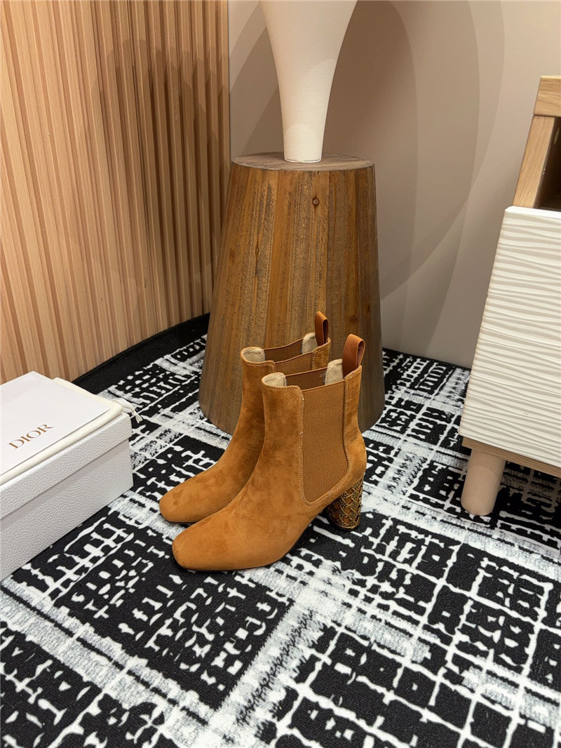 D10r icon suede heeled ankle boot in brown