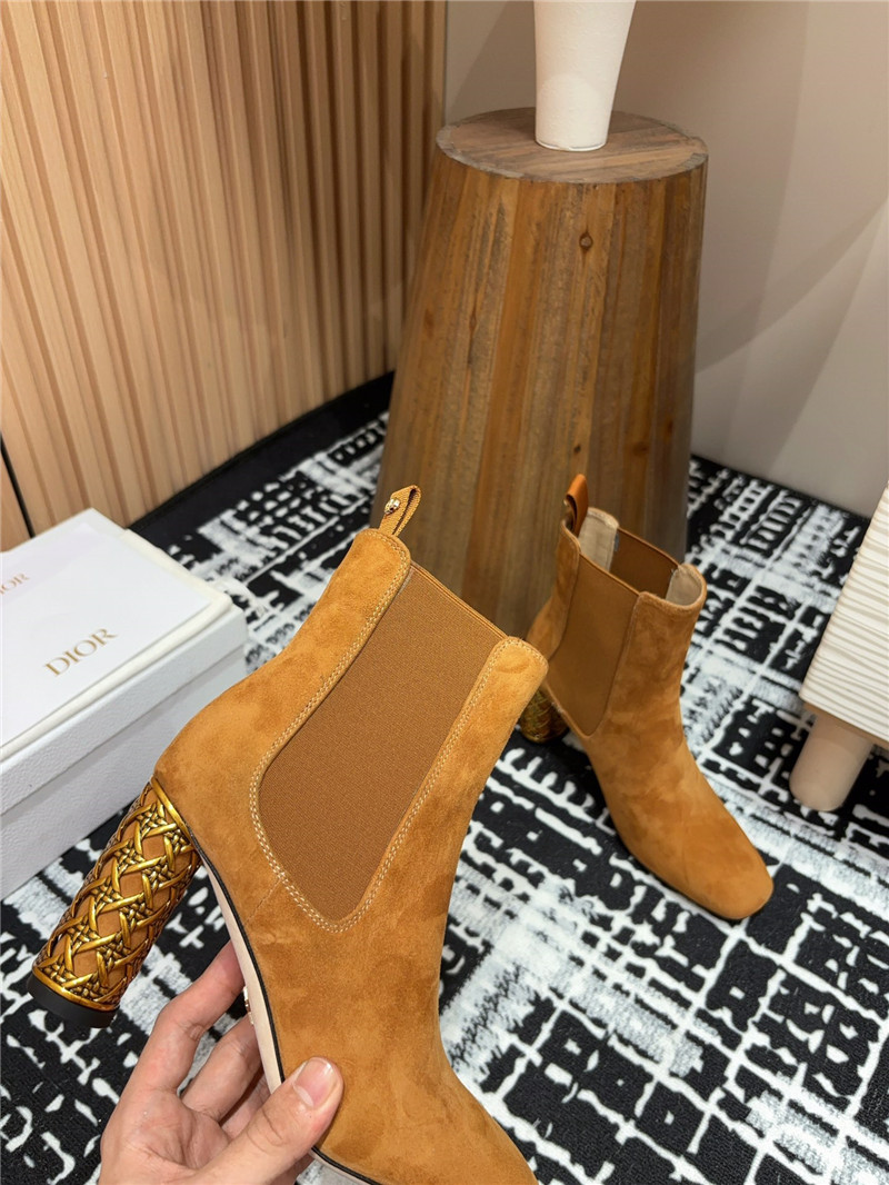 D10r icon suede heeled ankle boot in brown