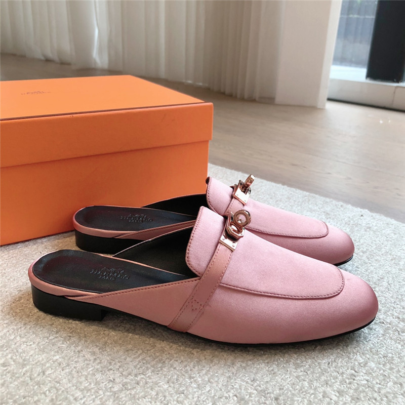 H**me5 kelly buckle oz mule in pink suede