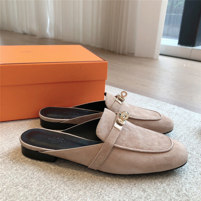H**me5 kelly buckle oz mule in beige suede