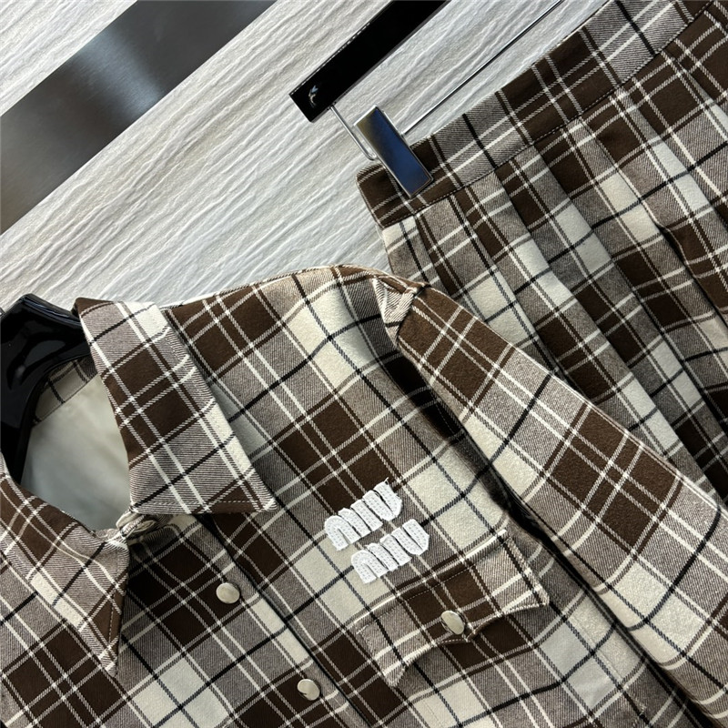 M1um1u jacket + leather button pleated skirt