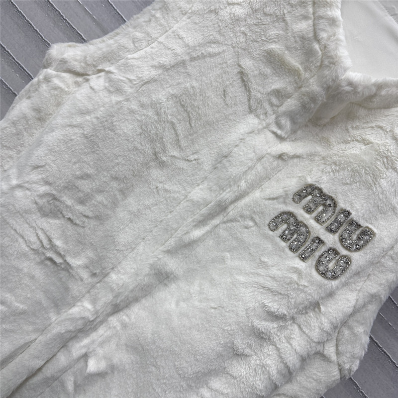 M1um1u vest