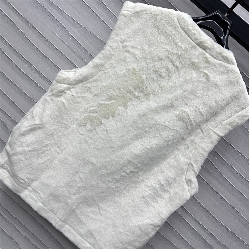 M1um1u vest