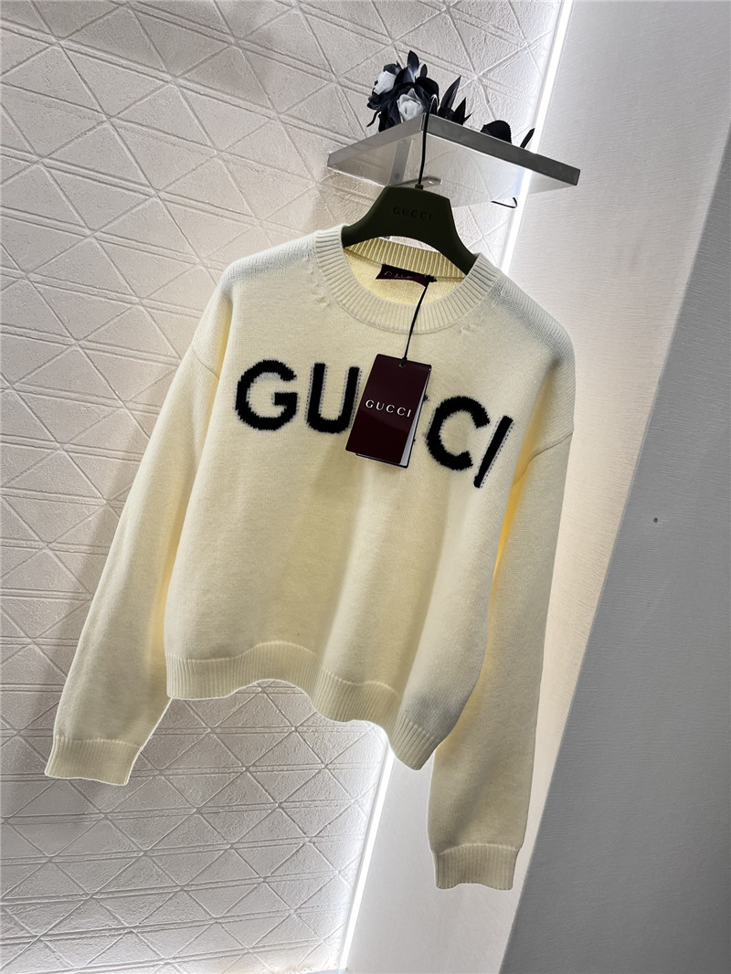 Gvc*1 logo intarsia wool jumper in ivory