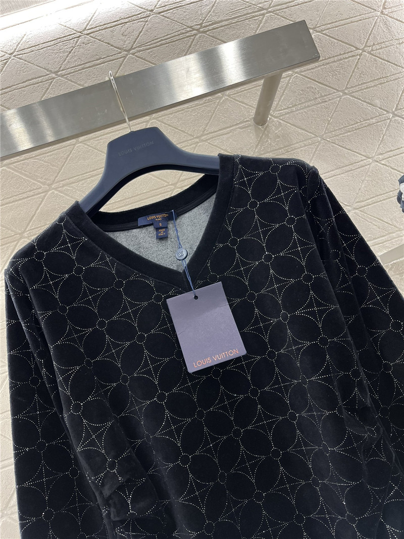 l0vis Vvtt0n lv velvet bottoming shirt
