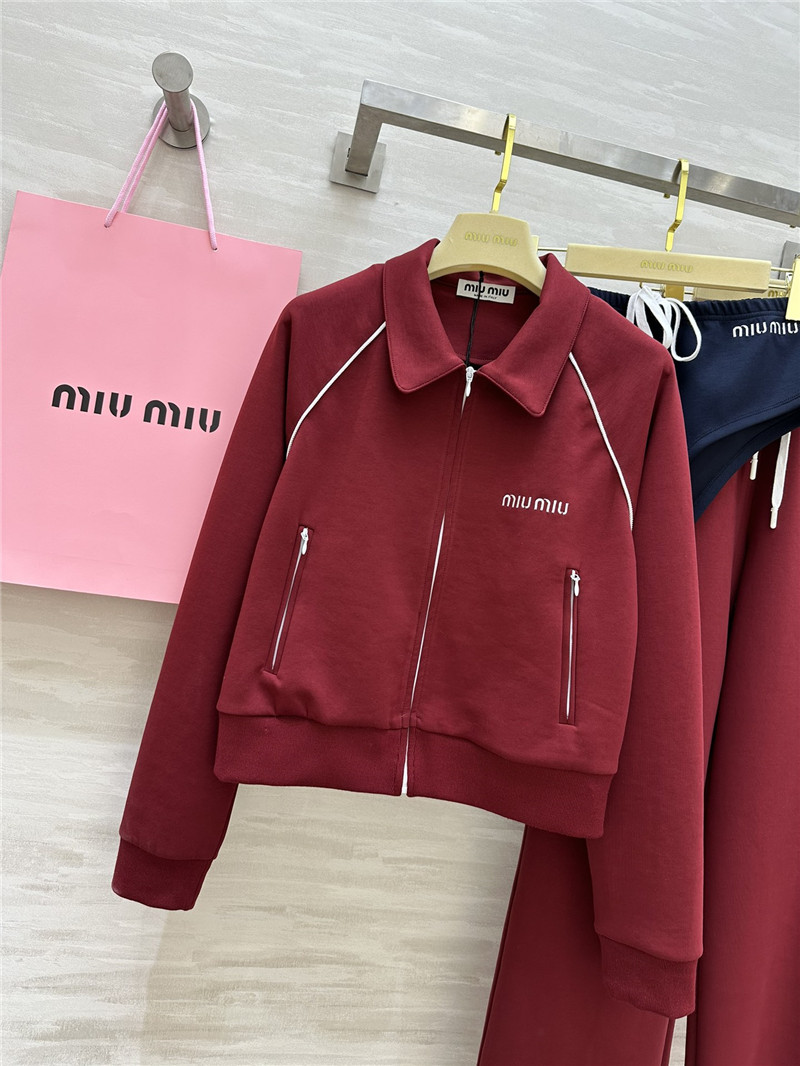 M1um1u sports suit