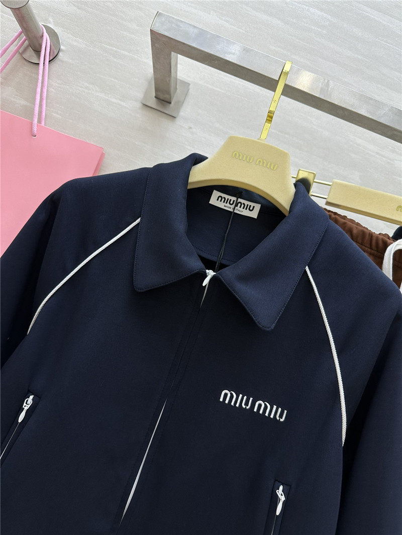M1um1u sports suit