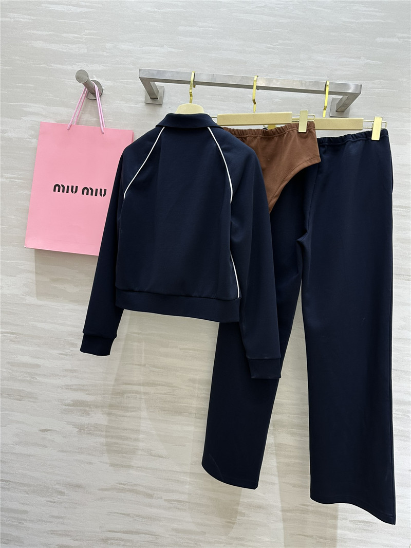 M1um1u sports suit