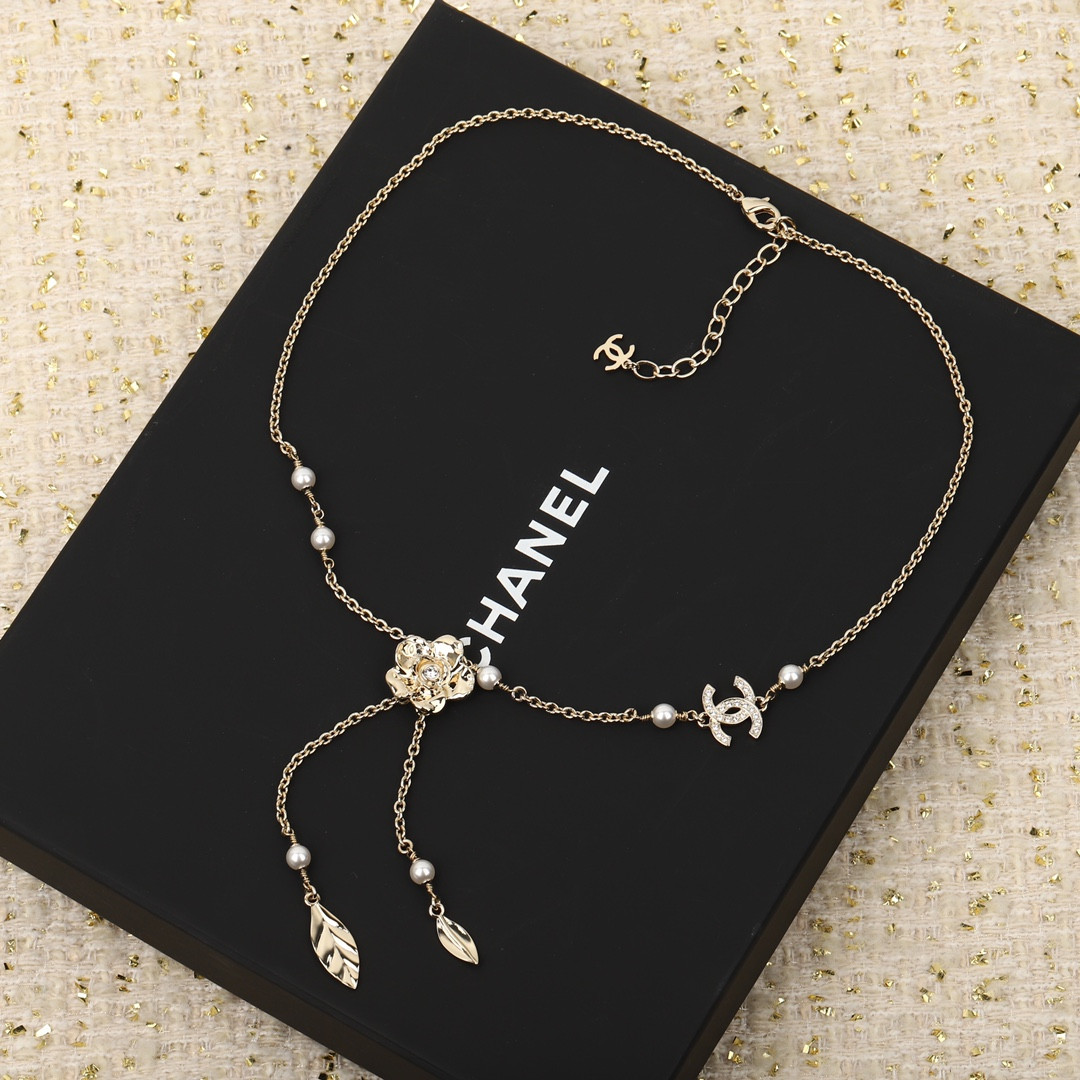 Ch**el camellia necklace