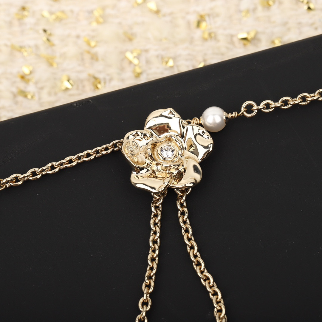 Ch**el camellia necklace