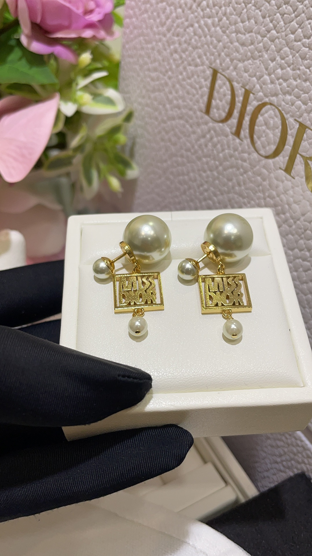D10r letter square bead earrings