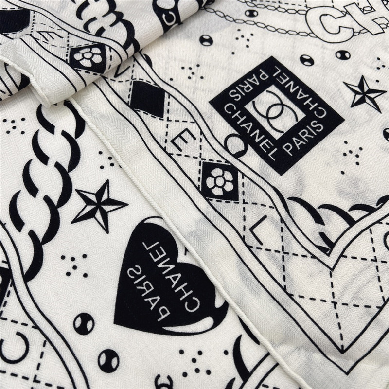 Ch**el chain logo long scarf