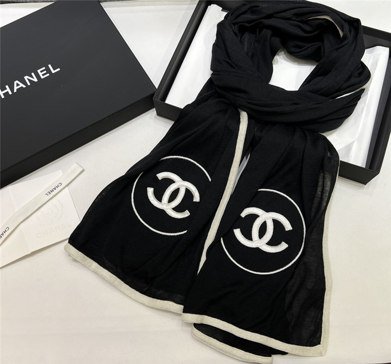 Ch**el velvet plain scarf