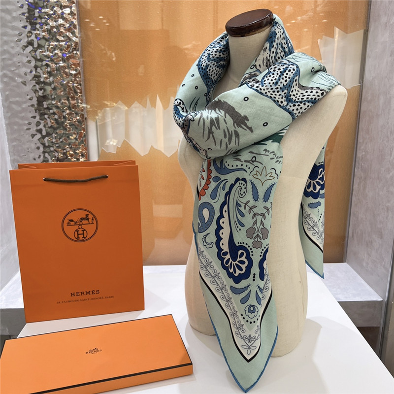 H**me5 double-sided silk scarf