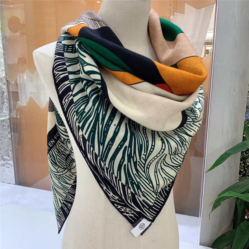 H**me5 double-sided same color square scarf