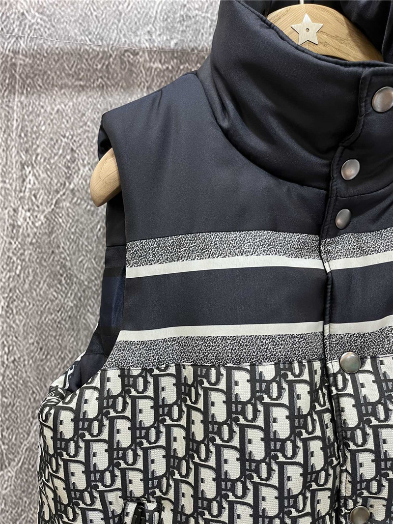 D10r two-way monogram vest