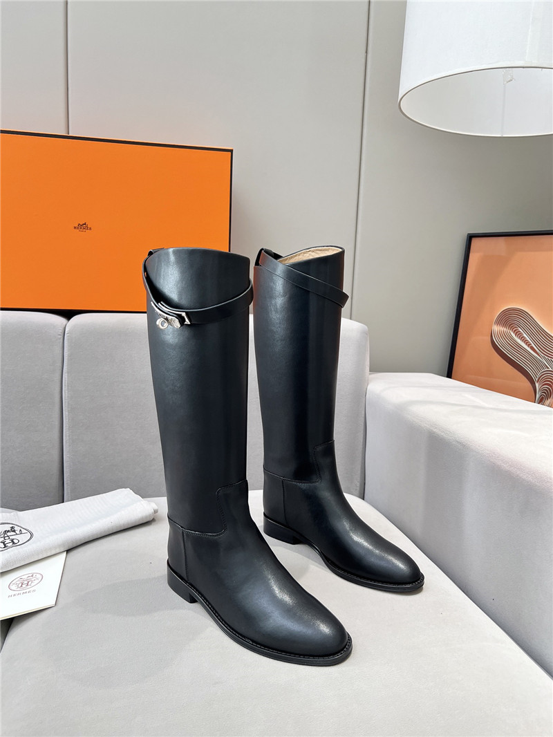 H**me5 jumping calfskin boot in black