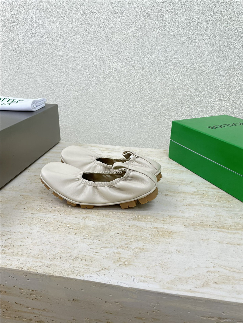 b0tt*ga Ven*ta shore ballerina in sea salt lambskin