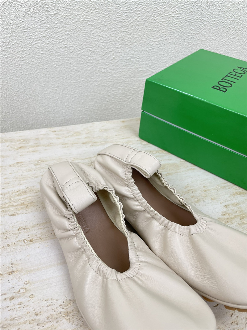 b0tt*ga Ven*ta shore ballerina in sea salt lambskin