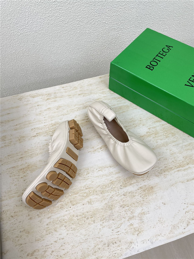 b0tt*ga Ven*ta shore ballerina in sea salt lambskin