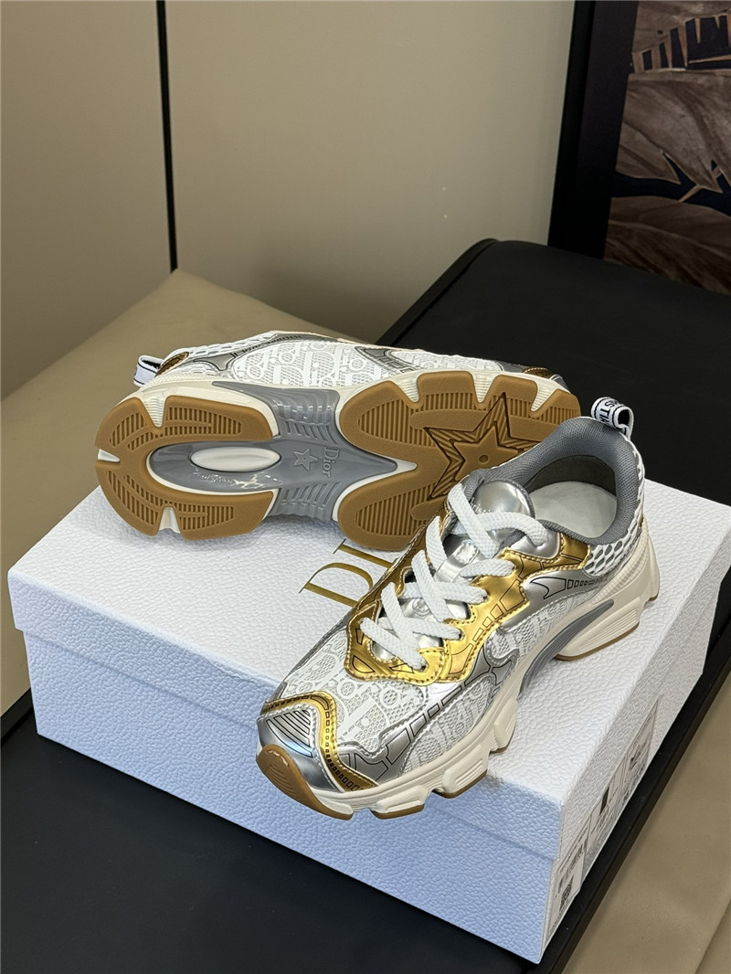 D10r vibe trainers gold