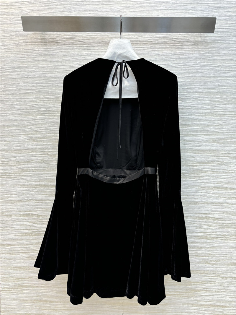 Y51 backless little black dress