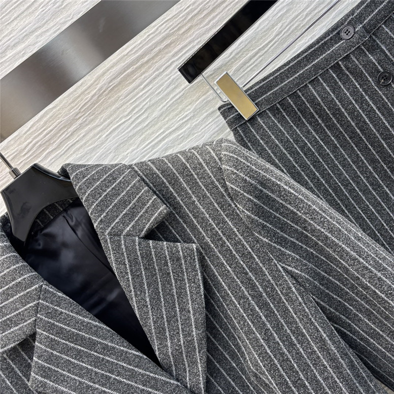D10r striped suit