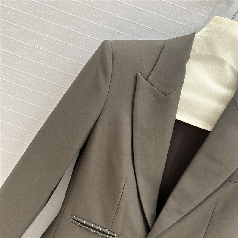 Bv*b*rry blazer