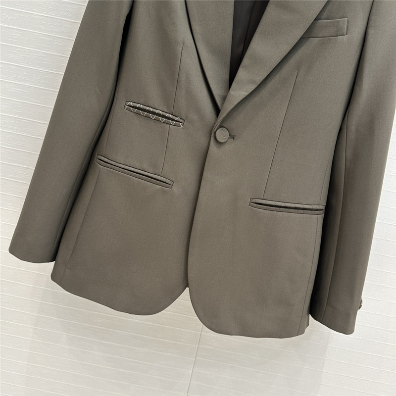 Bv*b*rry blazer