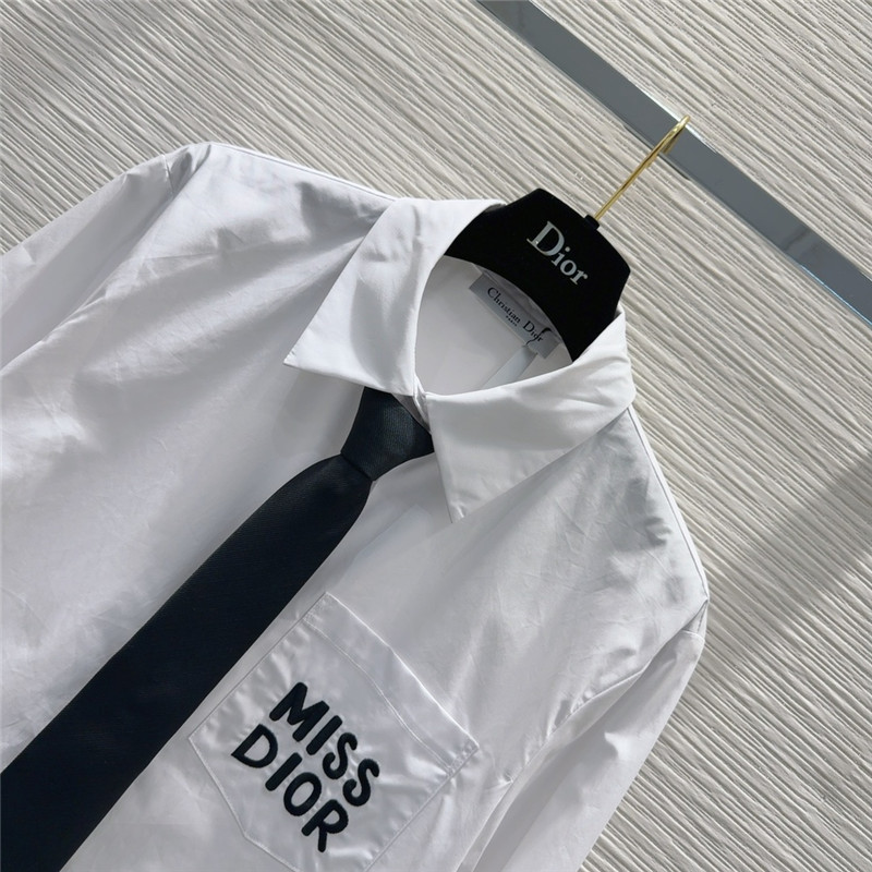 D10r popular shirt