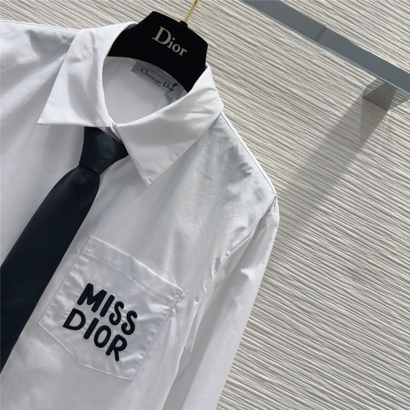 D10r popular shirt