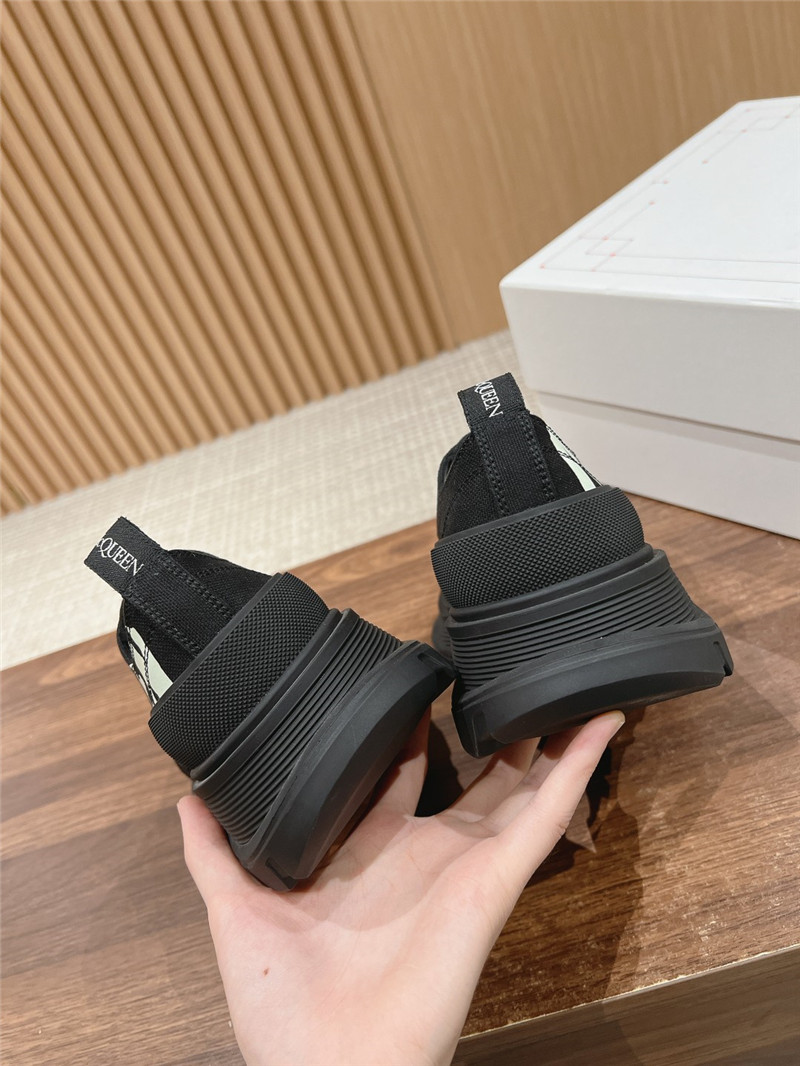 a1exa*der Mcqv*en tread slick canvas low top sneakers